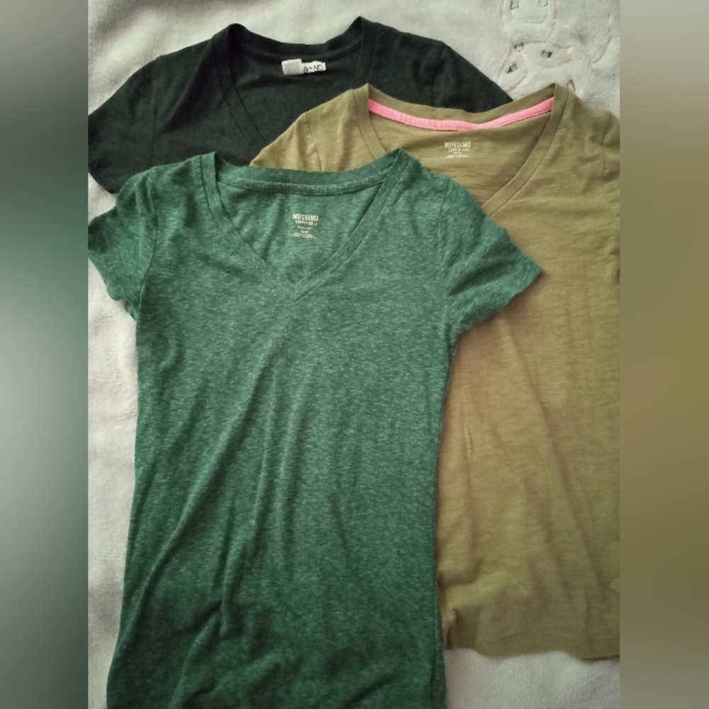 Women's V-neck bundle